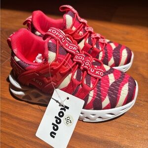 NWT Koppu Kids Boys Girls Slip On 
Sneakers Red Lightweight Running Size 26